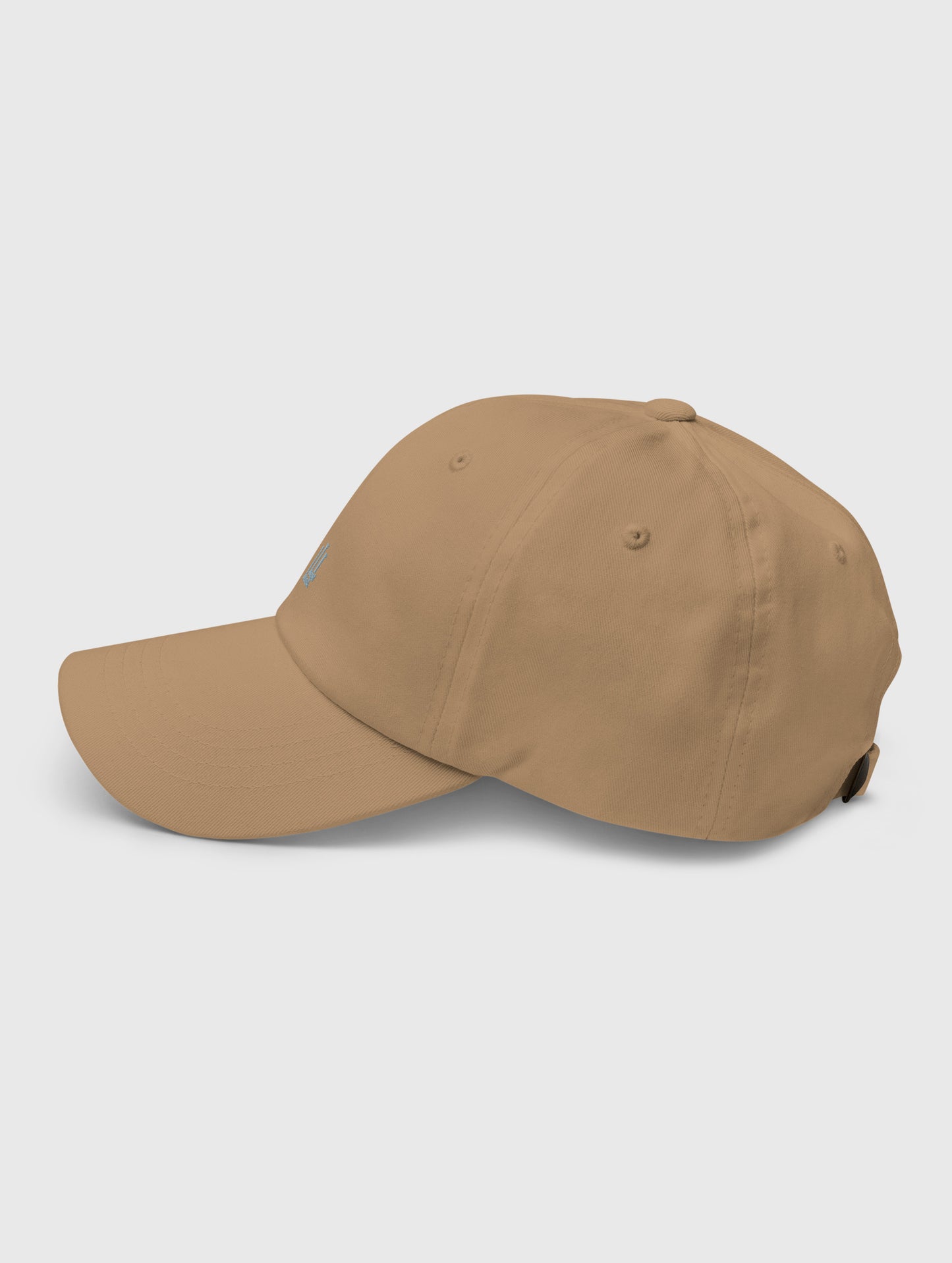 Classic dad cap – curved brim and adjustable strap for all-day comfort.