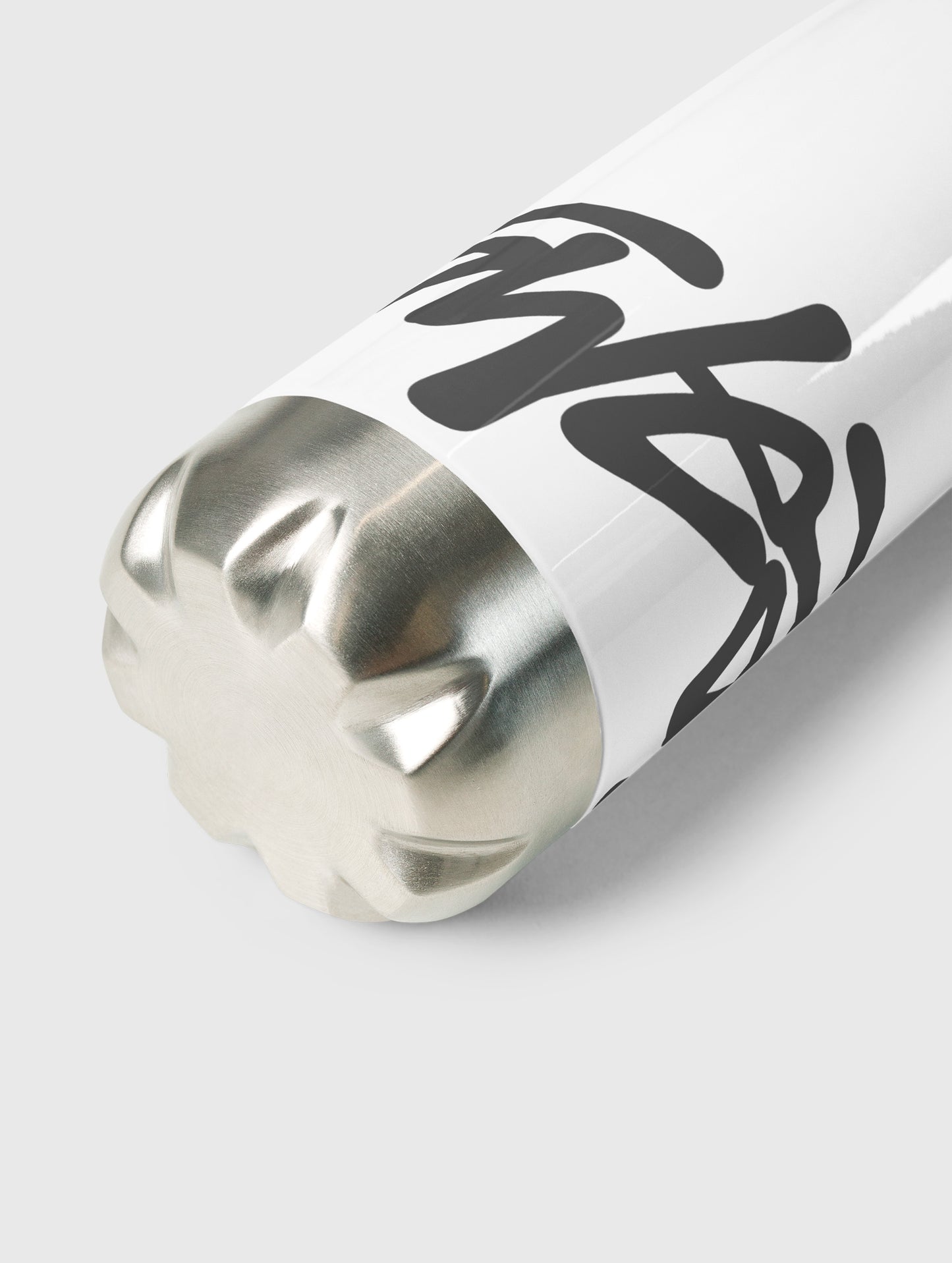 Large-capacity water bottle – perfect for keeping hydrated during long workouts.