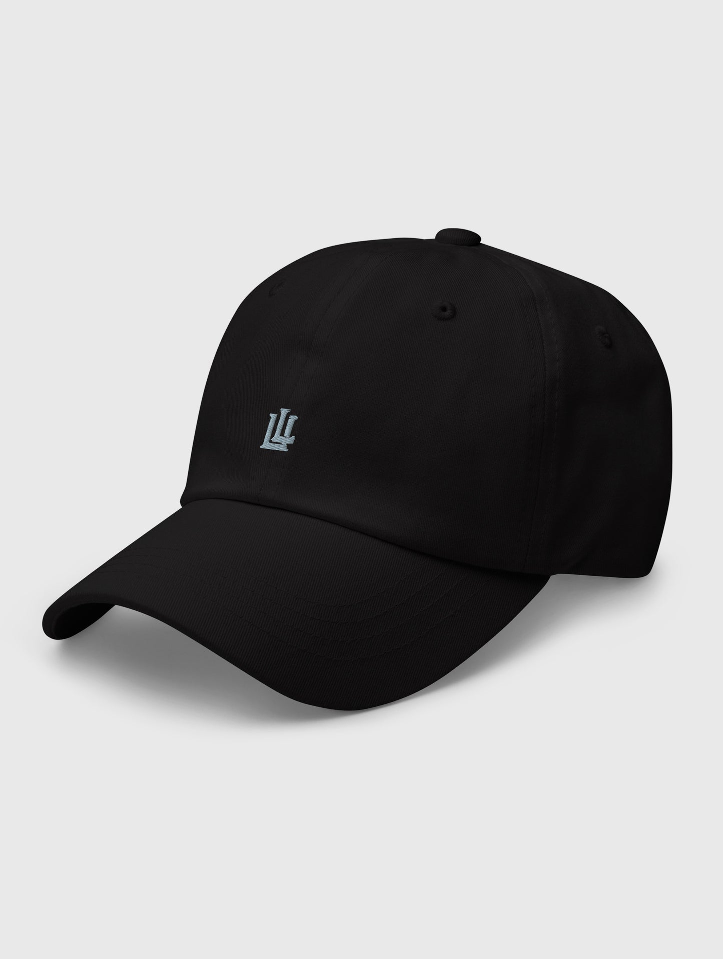 Minimalist black cap – gym-to-street style with an adjustable fit