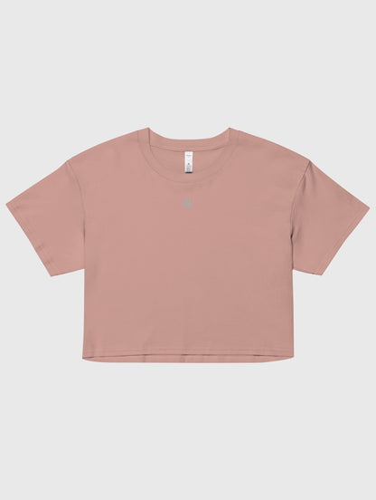 Minimalist gym crop top – modern and versatile for active and casual wear.