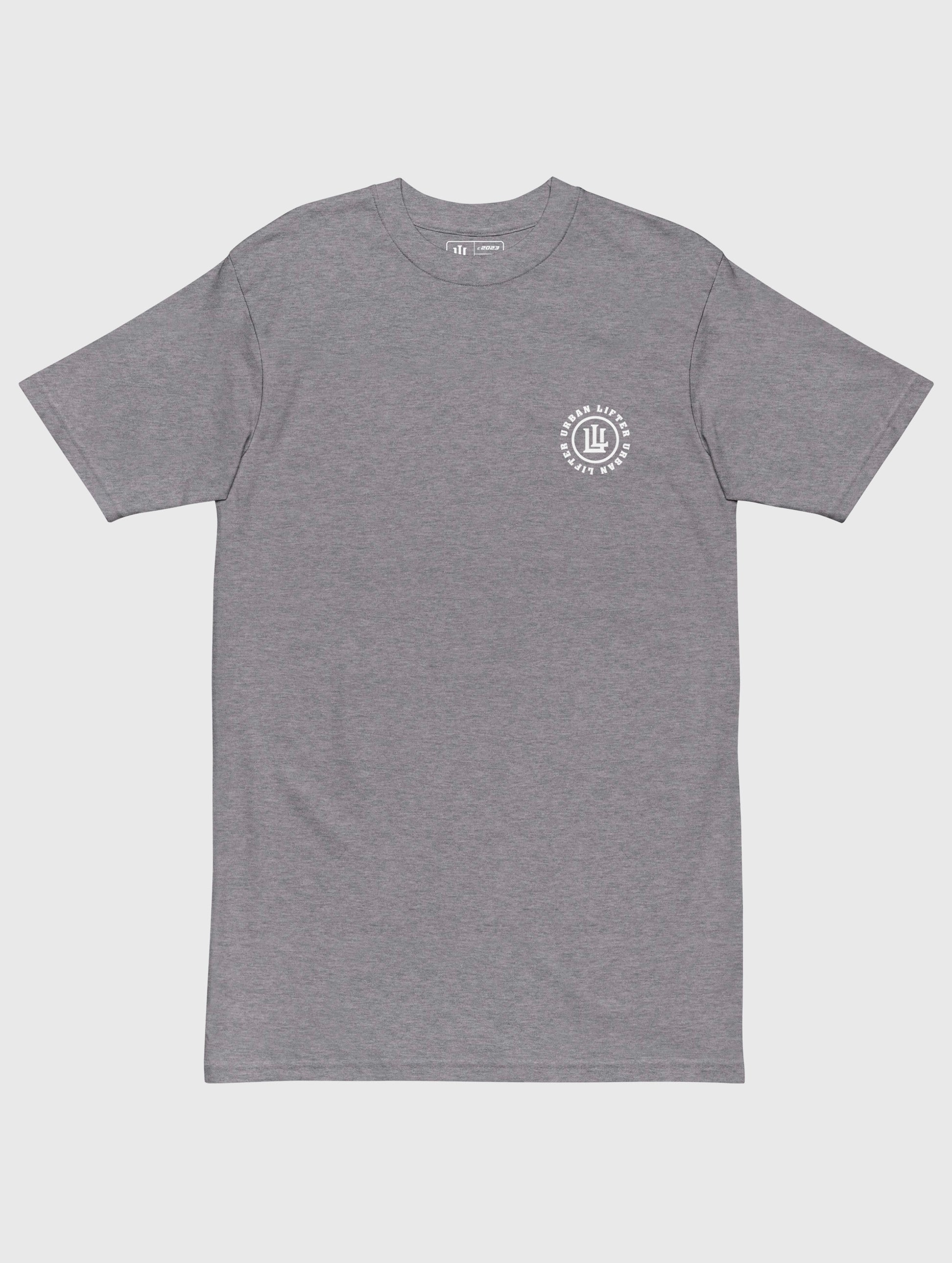 Men’s white oversized pump cover – classic gym and streetwear essential.